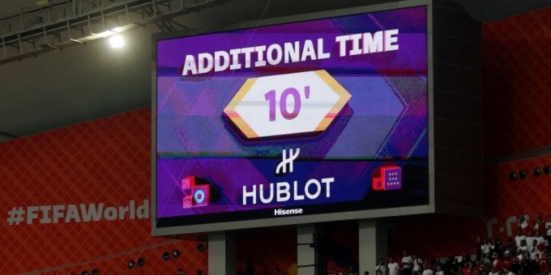 luật bù giờ trong bóng đá